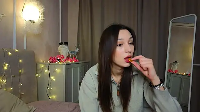 ColleenCox online show from 4, 3, 2025