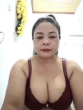 Baby-bigtits2024 online show from 4, 3, 2025