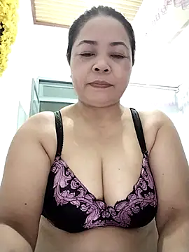 Baby-bigtits2024 online show from 8, 9, 2025