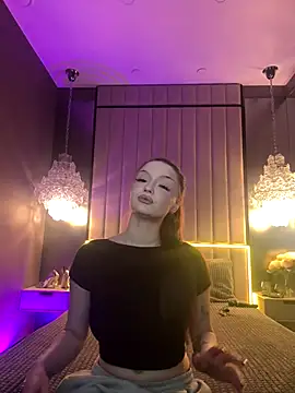 Snapshot of AlexaBright chatting on 11, 11, 2025 AlexaBright online show from 11, 11, 2025