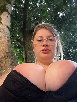 Snapshot of aurora_coldd chatting on 2, 7, 2026 aurora coldd online show from 2, 7, 2026