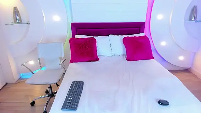 isolari  online show from 1, 2, 2025