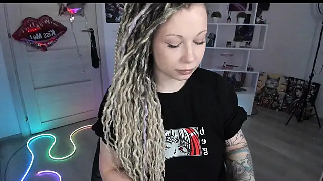 Snapshot of HoneySallyMoore chatting on 15, 4, 2026 HoneySallyMoore online show from 15, 4, 2026