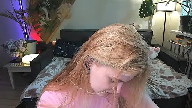 Snapshot of Alexa_Pirs chatting on 12, 5, 2026 Alexa Pirs online show from 12, 5, 2026