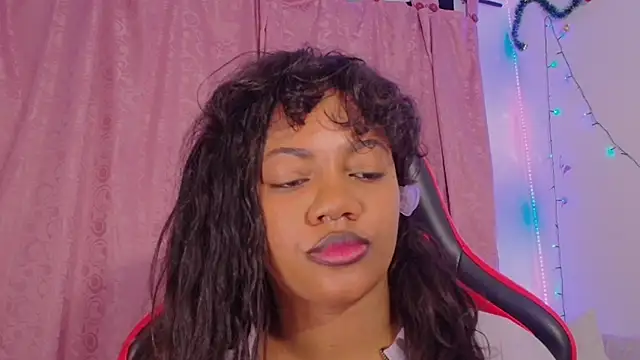 Daphnewalker   online show from 19, 12, 2025