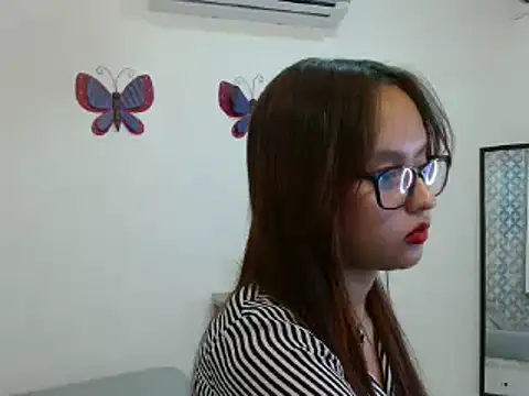 Emilybateee online show from 8, 3, 2025