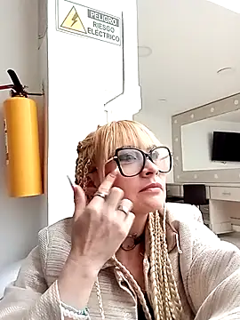 CandieGilson   online show from 2, 12, 2025