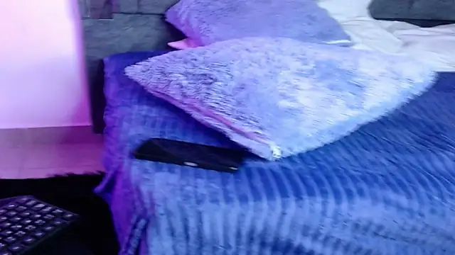 EmilyPacho  online show from 19, 3, 2025