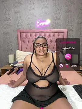 Snapshot of VixenRoyaleX chatting on 9, 7, 2026 VixenRoyaleX online show from 9, 7, 2026
