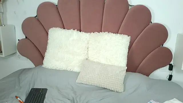 Snapshot of ScarlletRays chatting on 28, 2, 2025 ScarlletRays online show from 28, 2, 2025