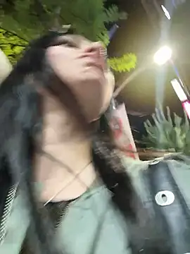 lunalovelee online show from 1, 10, 2025