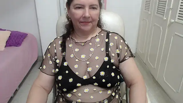 Snapshot of leonela_69 chatting on 5, 7, 2026 leonela 69 online show from 5, 7, 2026