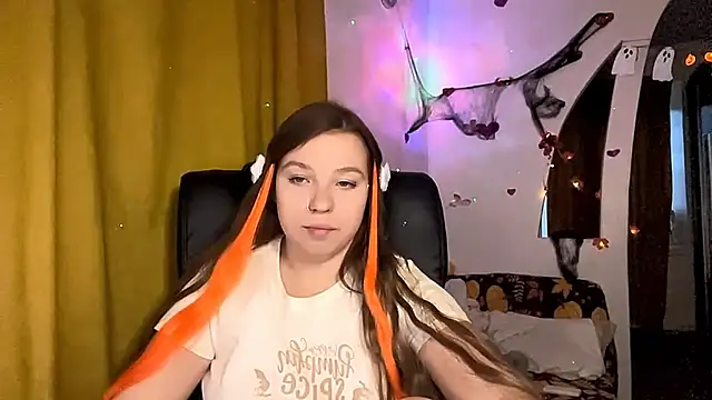 Snapshot of SweetAlissa18 chatting on 24, 10, 2025 SweetAlissa18 online show from 24, 10, 2025