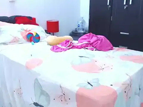 Keyra Dainty online show from 25, 2, 2025