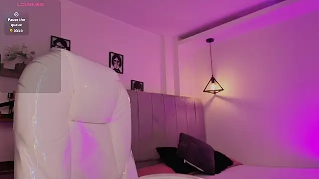 Miller Vanessa  online show from 16, 10, 2025