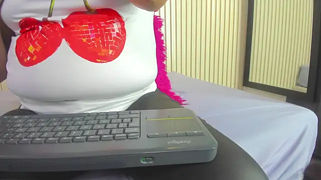 Aida-nicolle online show from 15, 11, 2025