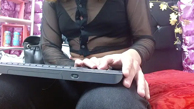 Snapshot of poisondost_hot chatting on 14, 10, 2025 poisondost hot online show from 14, 10, 2025