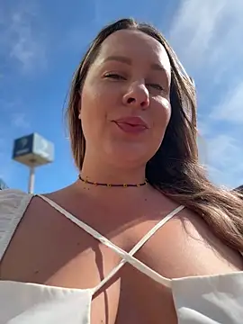 Snapshot of Mona_Plus chatting on 18, 4, 2026 Mona Plus online show from 18, 4, 2026