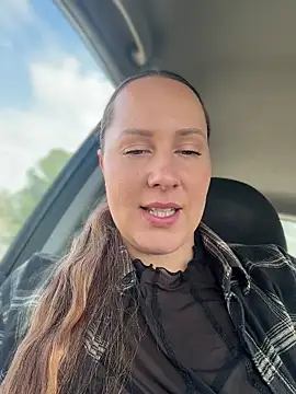 Snapshot of Mona_Plus chatting on 22, 4, 2026 Mona Plus online show from 22, 4, 2026