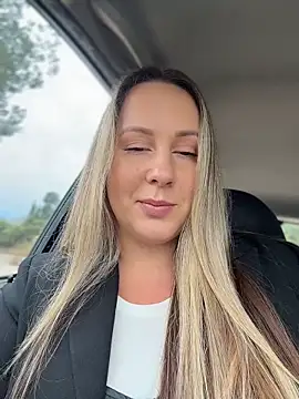 Snapshot of Mona_Plus chatting on 8, 5, 2026 Mona Plus online show from 8, 5, 2026