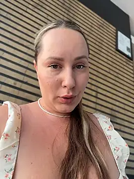 Snapshot of Mona_Plus chatting on 31, 5, 2026 Mona Plus online show from 31, 5, 2026