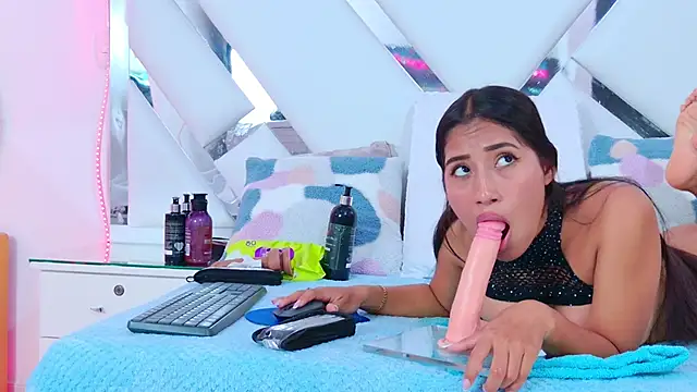 Snapshot of YesyHills chatting on 22, 3, 2025 YesyHills online show from 22, 3, 2025