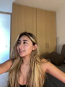 Hornyholly   online show from 26, 4, 2026