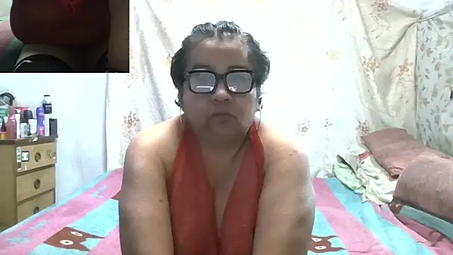 Snapshot of erinadarling79 chatting on 4, 7, 2026 erinadarling79 online show from 4, 7, 2026