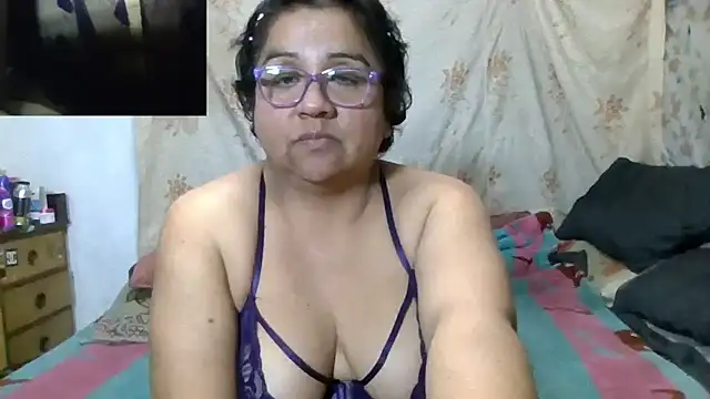 Snapshot of erinadarling79 chatting on 25, 7, 2026 erinadarling79 online show from 25, 7, 2026