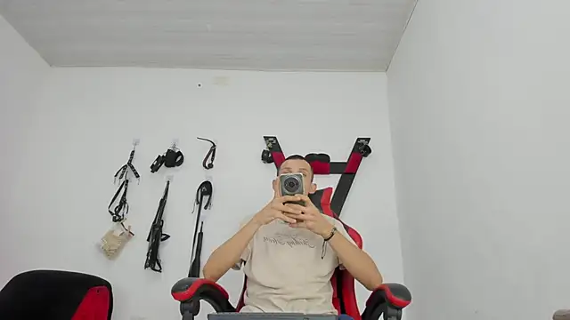 Isak Millan online show from 14, 11, 2025