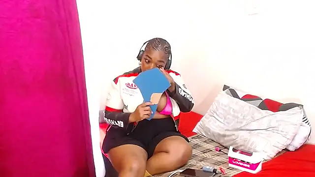 CurvyCutiexx94 online show from 24, 10, 2025