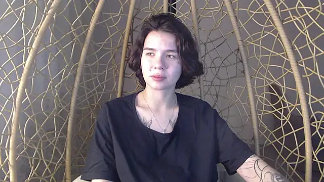 Snapshot of Anna-Sun chatting on 15, 10, 2025 Anna-Sun online show from 15, 10, 2025