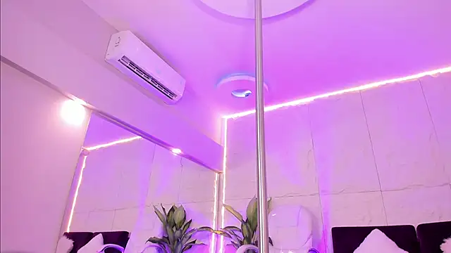 MelanieHillss online show from 17, 12, 2025