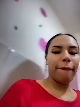 Snapshot of Naatalia chatting on 6, 5, 2026 Naatalia online show from 6, 5, 2026
