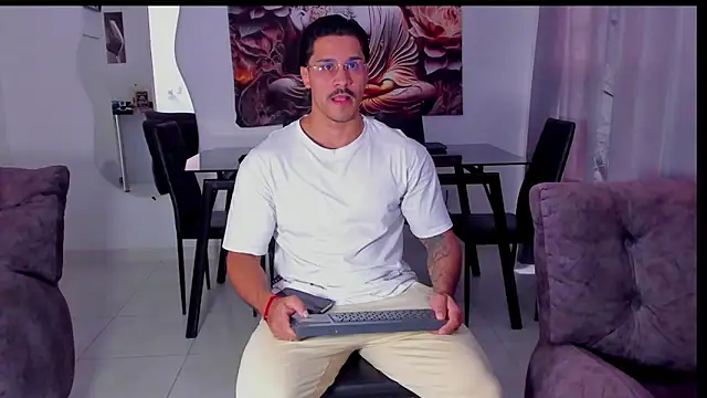 Valentino Dosantos  online show from 3, 2, 2026