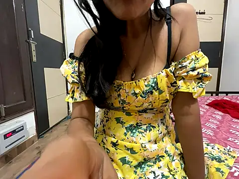 Snapshot of aliya_bhatt chatting on 5, 10, 2025 aliya bhatt online show from 5, 10, 2025
