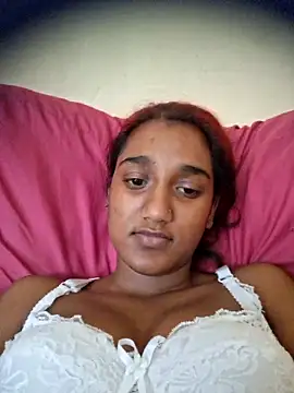 Snapshot of indianpink_lips chatting on 18, 12, 2025 indianpink lips online show from 18, 12, 2025