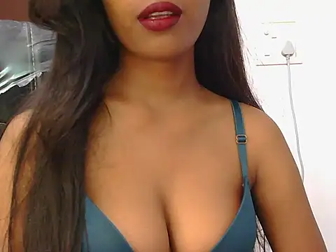 Snapshot of Riyaa_Kaur chatting on 9, 10, 2025 Riyaa Kaur online show from 9, 10, 2025