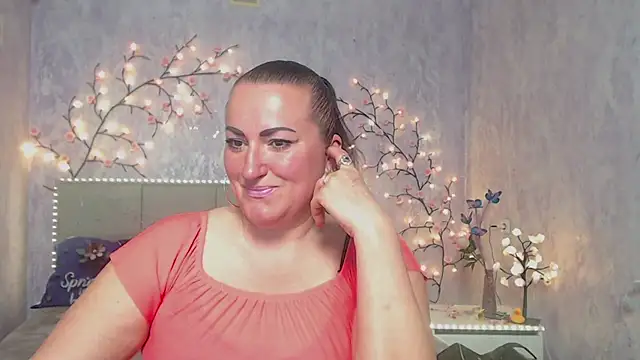 Snapshot of DianaMGG chatting on 28, 4, 2026 DianaMGG online show from 28, 4, 2026