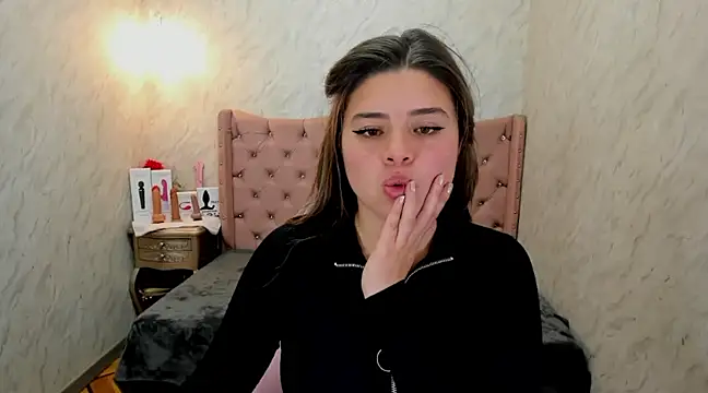 Lianngrace online show from 22, 2, 2025