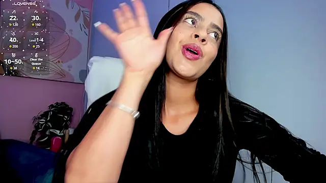 Bella walker  online show from 5, 10, 2025