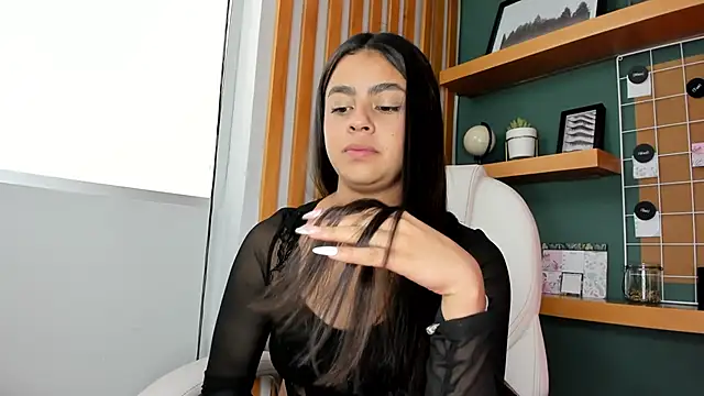 Bella walker  online show from 8, 10, 2025