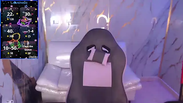 Snapshot of melany_rouse18 chatting on 23, 10, 2025 melany rouse18 online show from 23, 10, 2025