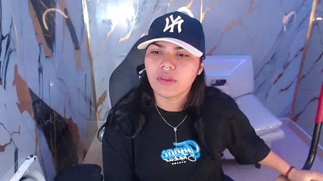 Snapshot of melany_rouse18 chatting on 31, 10, 2025 melany rouse18 online show from 31, 10, 2025