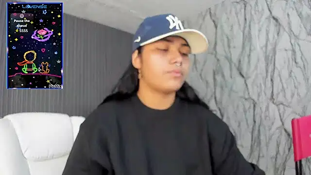 Snapshot of melany_rouse18 chatting on 8, 11, 2025 melany rouse18 online show from 8, 11, 2025