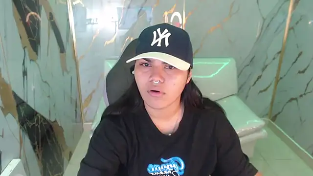 Snapshot of melany_rouse18 chatting on 15, 11, 2025 melany rouse18 online show from 15, 11, 2025