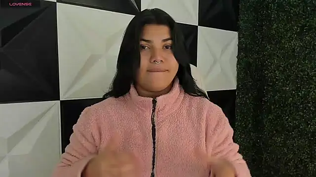 Snapshot of melany_rouse18 chatting on 30, 11, 2025 melany rouse18 online show from 30, 11, 2025