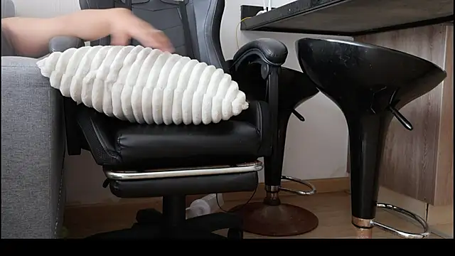 Karla Stein2025 online show from 14, 12, 2025