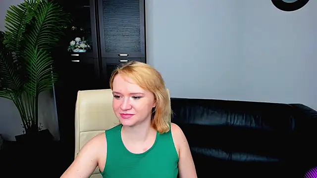 BellaSmite online show from 6, 3, 2025