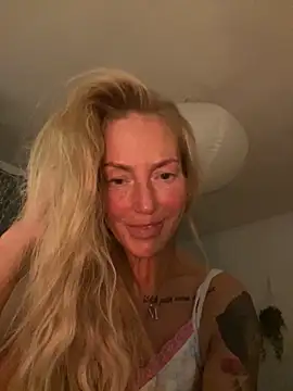 Snapshot of Fiery_Blonde_LexiX chatting on 20, 10, 2025 Fiery Blonde LexiX online show from 20, 10, 2025